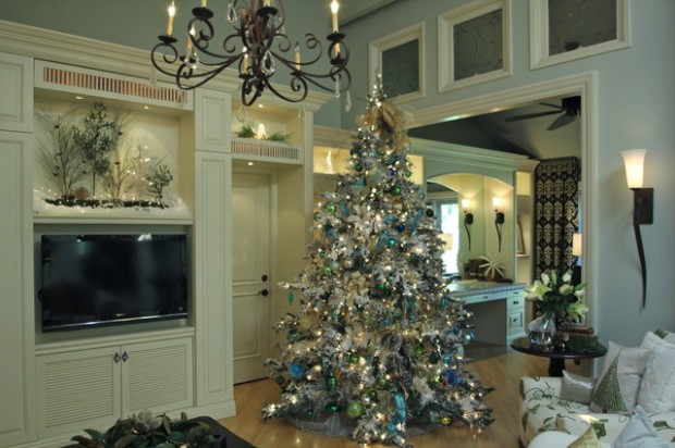 16 Amazing Christmas Tree Decorating Ideas (14)