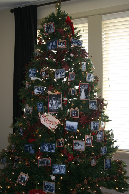 16 Amazing Christmas Tree Decorating Ideas (16)