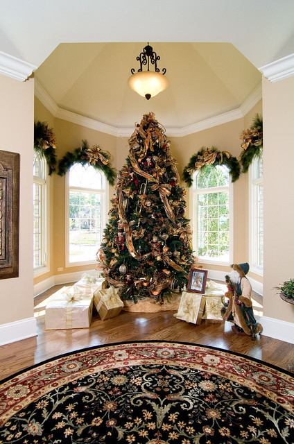 16 Amazing Christmas Tree Decorating Ideas (8)