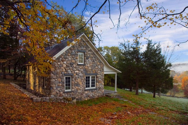 20 Cute Small Houses That Look So Peaceful (3)