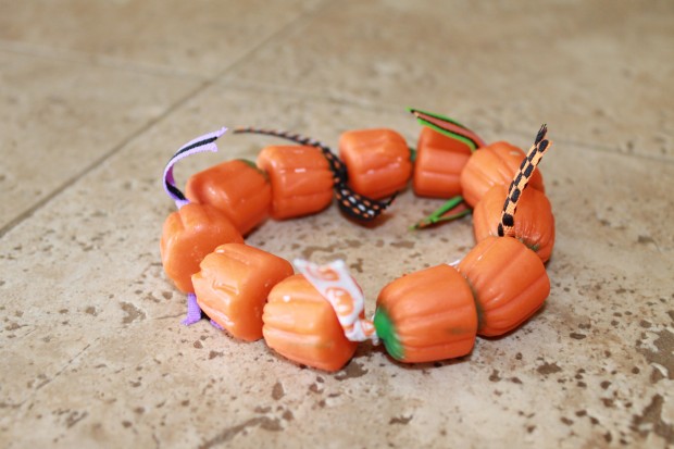21 Creative and Fun DIY Halloween Crafts Ideas for Kids (17)