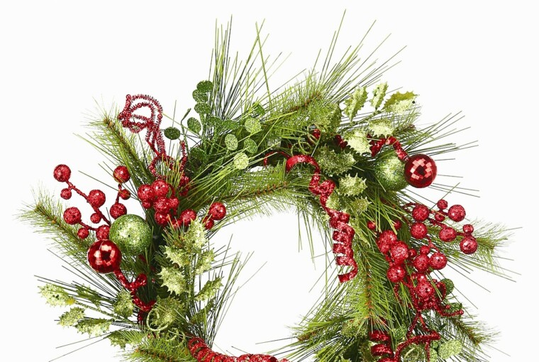 22 Beautiful Christmas Wreaths Designs - wreath, front door wreath, door wreath, Christmas wreath, christmas decoration, Christmas
