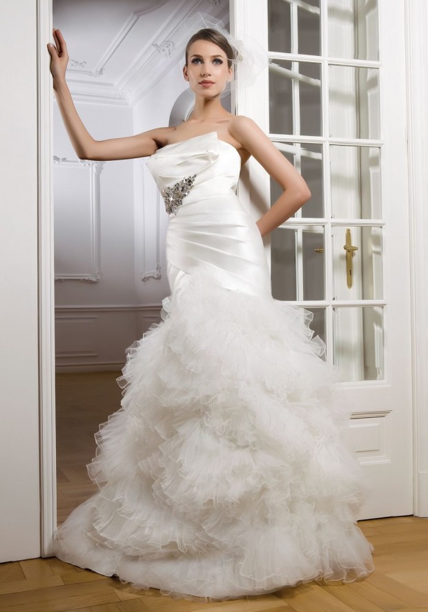 wedding-dresses_bien_savvy_bien-savvy-bridal-2012_beauty-queen_17_2