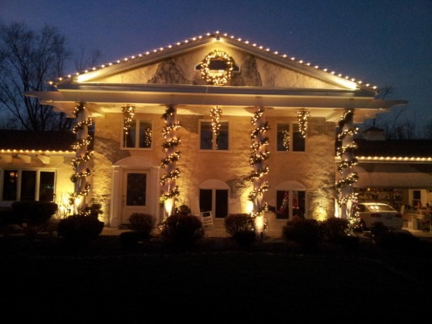 17 Beautiful Ideas for Exterior Christmas Decor (10)