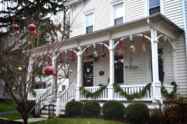 17 Beautiful Ideas for Exterior Christmas Decor (4)