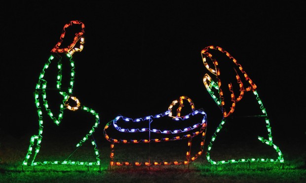 18 Amazing Outdoor Christmas Light Displays (4)