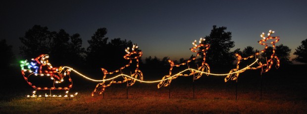 18 Amazing Outdoor Christmas Light Displays (5)