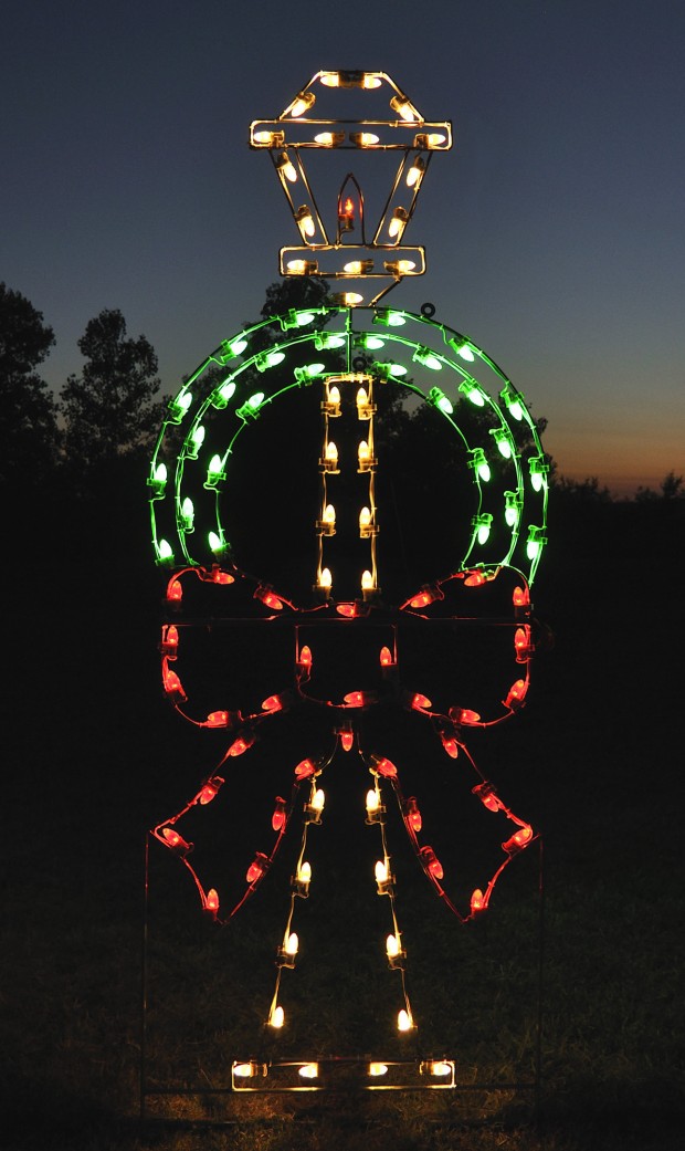 18 Amazing Outdoor Christmas Light Displays - Style Motivation