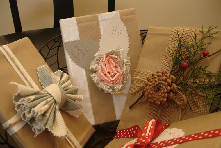 18 Original DIY Christmas Gift Wrap Ideas - diy Christmas gift wrap, Diy Christmas, diy