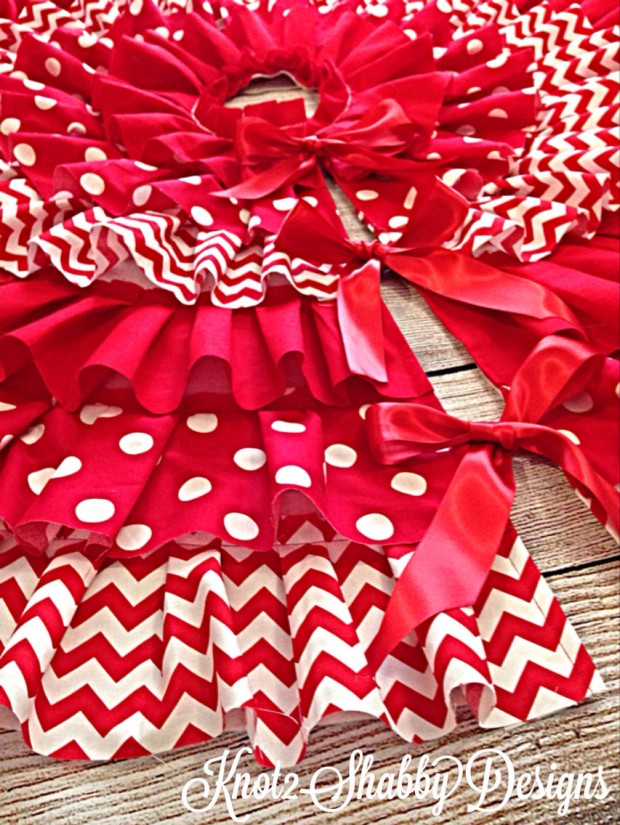 20 Beautiful Christmas Tree Skirt Designs (15)