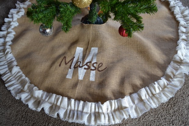 20 Beautiful Christmas Tree Skirt Designs (2)