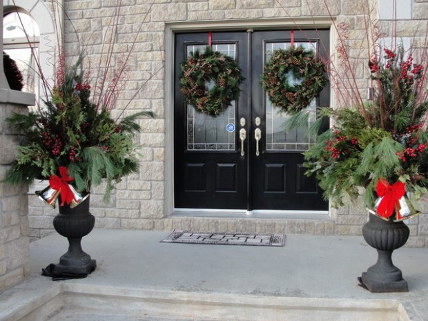 22 Great Christmas Front Door Decorating Ideas (12)
