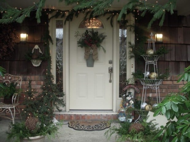 22 Great Christmas Front Door Decorating Ideas (15)