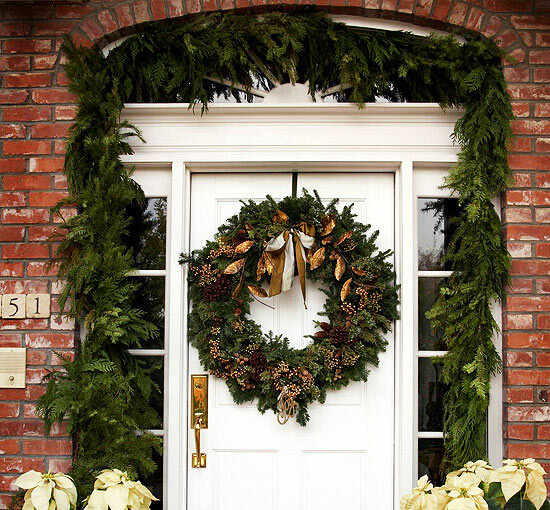 20 Great Christmas Front Door Decorating Ideas - Front door, Christmas front door decor, christmas decoration, Christmas