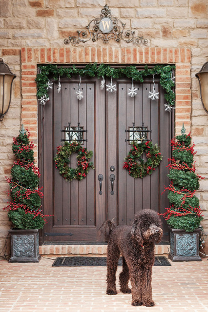 22 Great Christmas Front Door Decorating Ideas (8)