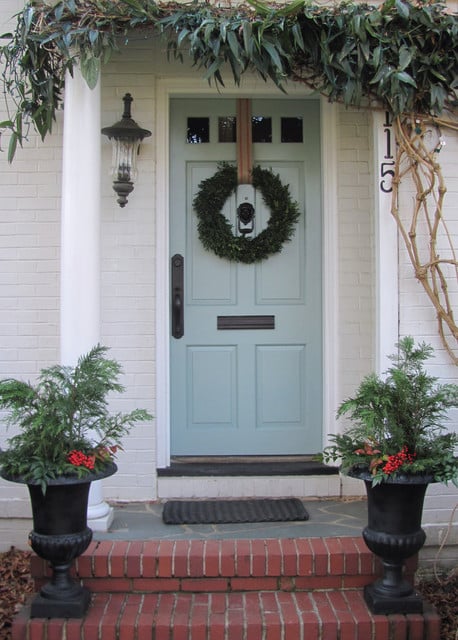 22 Great Christmas Front Door Decorating Ideas (9)