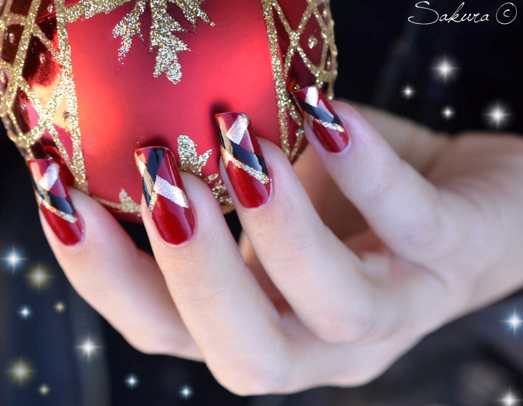 Gold Glitter Christmas Nail Designs - wide 10
