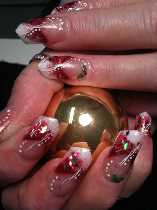 23 Amazing Christmas Nail Design Ideas (18)