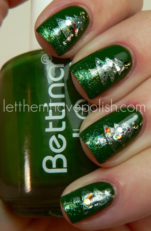 23 Amazing Christmas Nail Design Ideas (9)