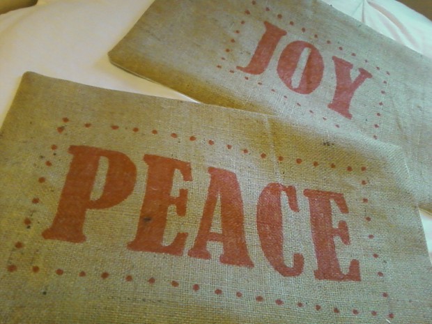 26 Awesome Handmade Christmas Pillows and Covers (2)