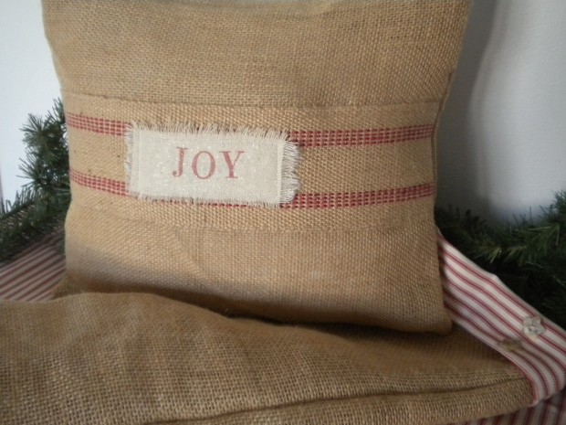 26 Awesome Handmade Christmas Pillows and Covers (24)