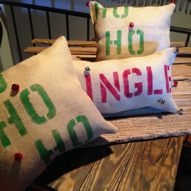 26 Awesome Handmade Christmas Pillows and Covers (25)