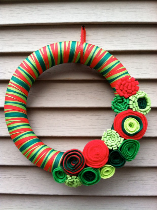 30 Beautiful And Creative Handmade Christmas Wreaths (22)