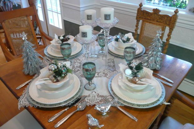 Gorgeous Christmas Table Decoration Ideas (4)