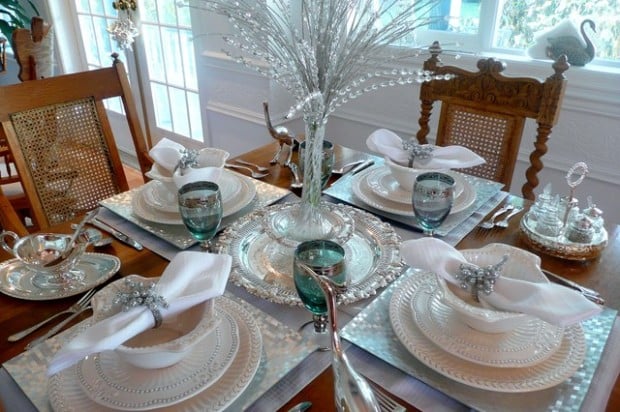 Gorgeous Christmas Table Decoration Ideas (5)