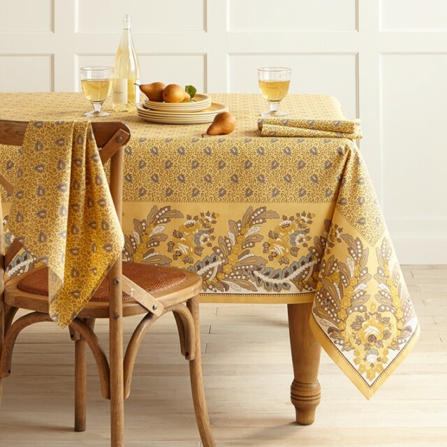 22 Tablecloths for Perfect Table Decoration