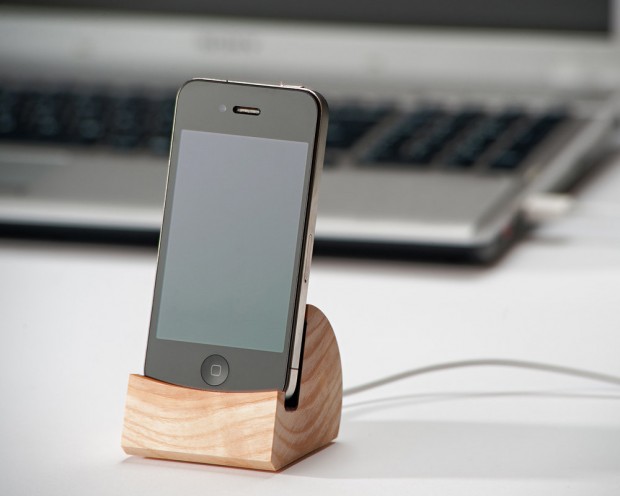 15 Creative Handmade iPhone and iPad Stands (9)