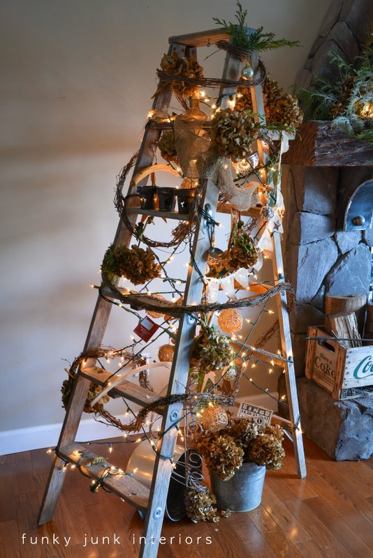 16 Creative and Unique DIY Christmas Trees (9)