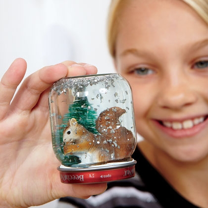 18 Cute and Creative DIY Snow Globe Ideas  (13)