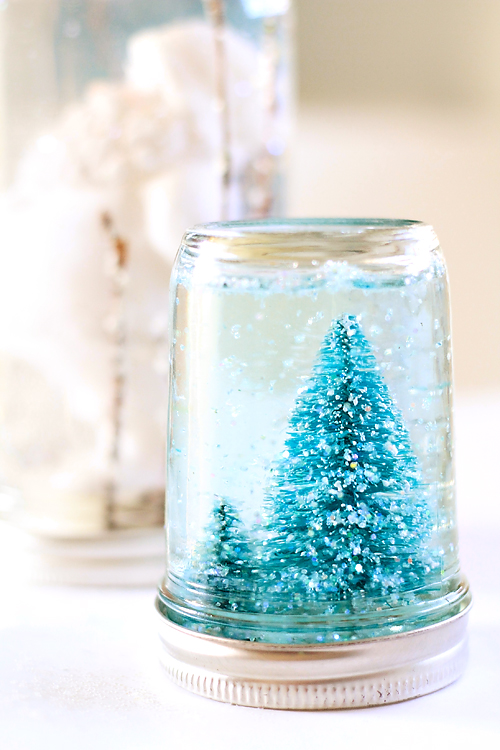 18 Cute and Creative DIY Snow Globe Ideas  (15)