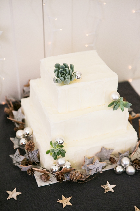 18 Gorgeous Christmas Wedding Decoration Ideas (9)