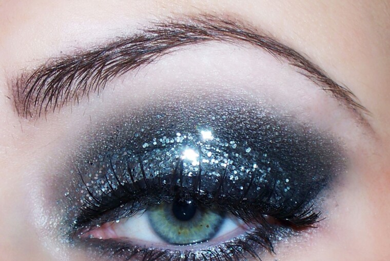 19 Glamorous Makeup Ideas and Tutorials for New Year's Eve - New Year’s Eve Party, New Year Eve Makeup, New Year, makeup tutorials, Makeup Ideas, Makeup, holiday makeup