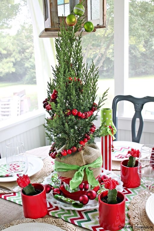 19 Simple and Elegant DIY Christmas Centerpieces (2)