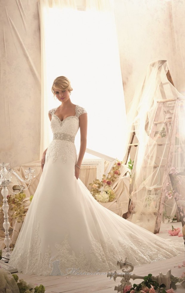 20 Lace Wedding Dresses for Romantic Brides (4)