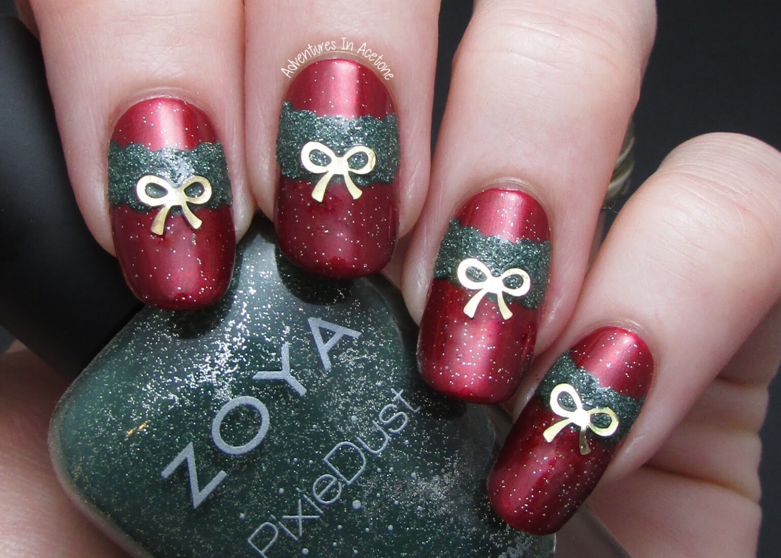 8. Gold and Green Glitter Christmas Nails - wide 4