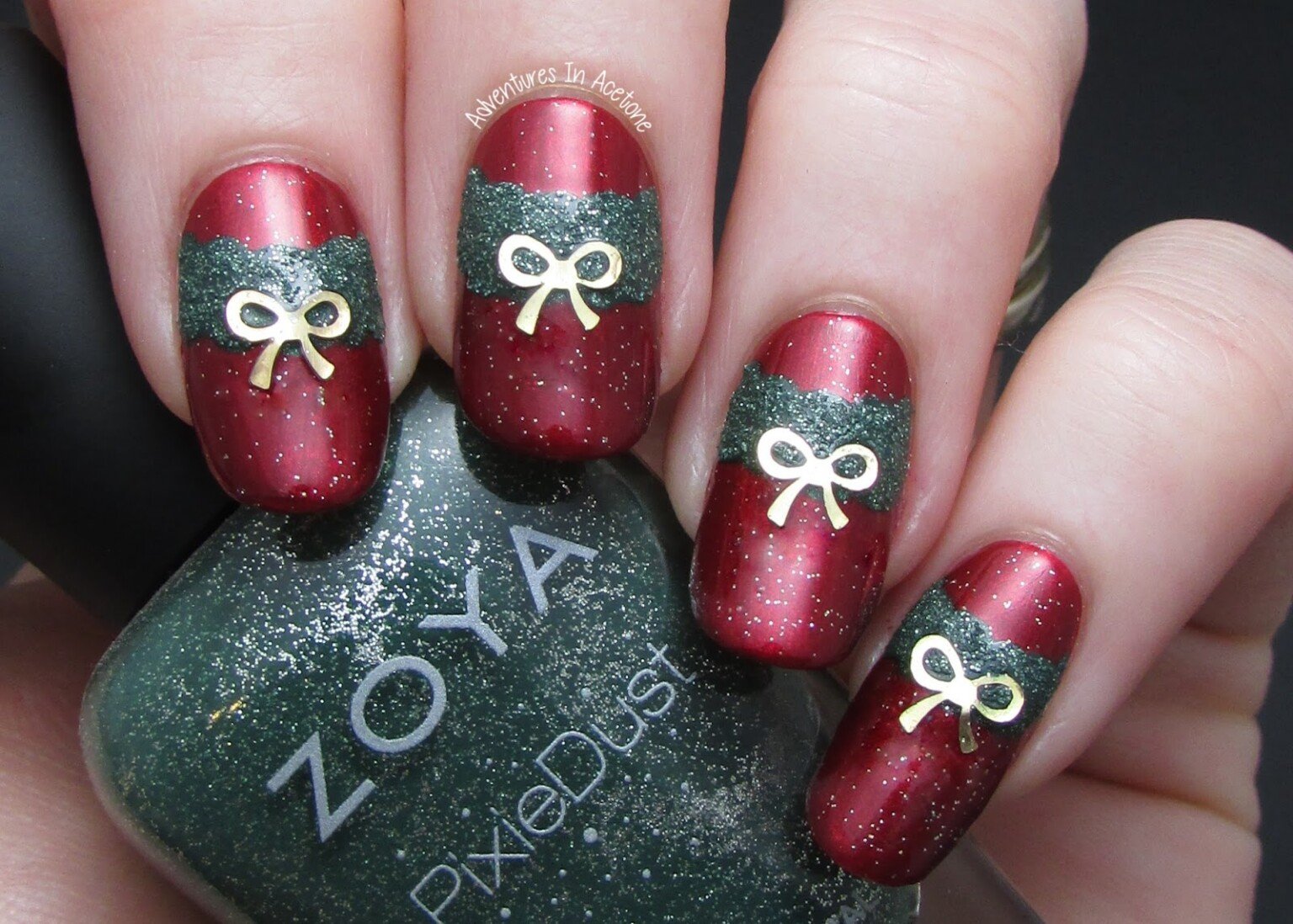 20 Sparkly and Glitter Nail Art Ideas in Christmas Spirit