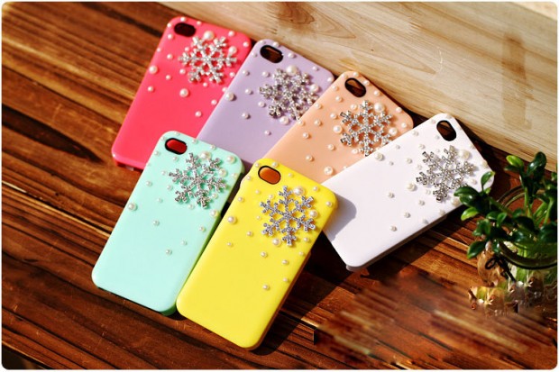 22 Stylish Christmas iPhone Cases for the Festive Season (5)