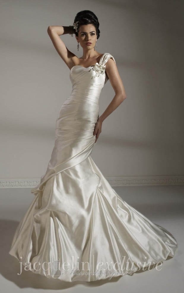 23 Elegant One Shoulder Wedding Dresses (12)