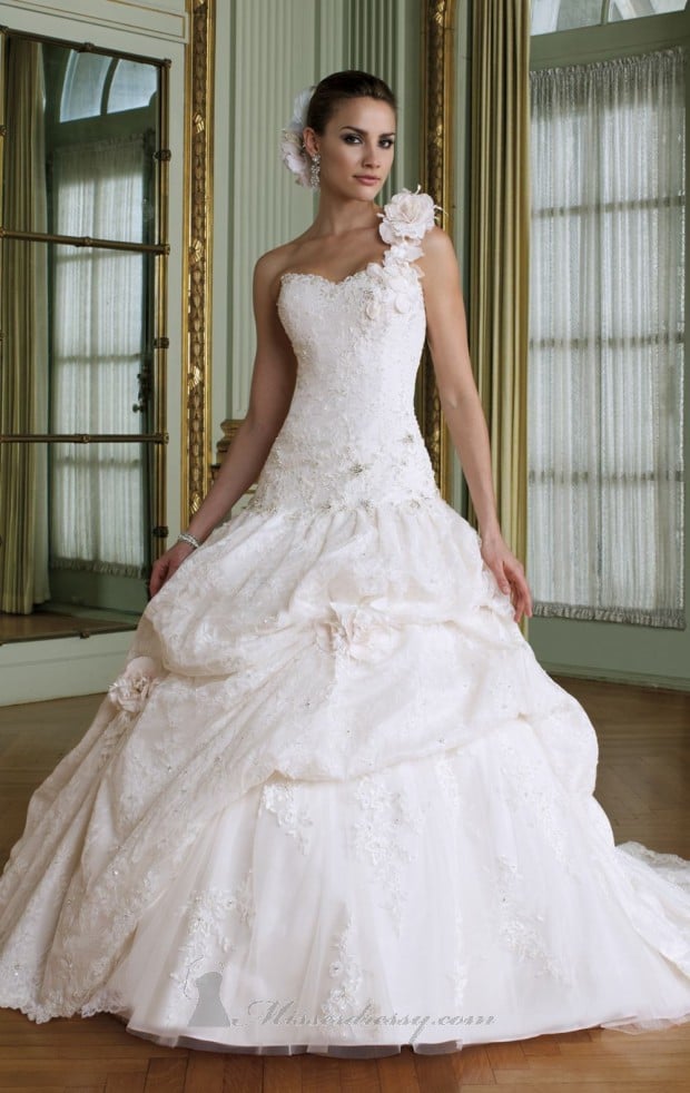 23 Elegant One Shoulder Wedding Dresses (14)