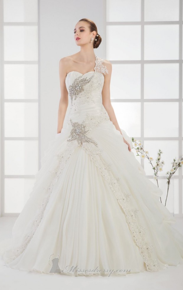 23 Elegant One Shoulder Wedding Dresses (5)