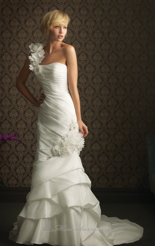 23 Elegant One Shoulder Wedding Dresses (7)