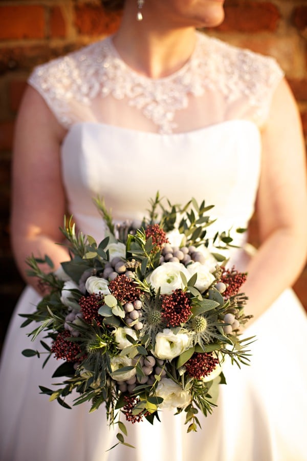 23 Gorgeous Winter Wedding Bouquets  (15)