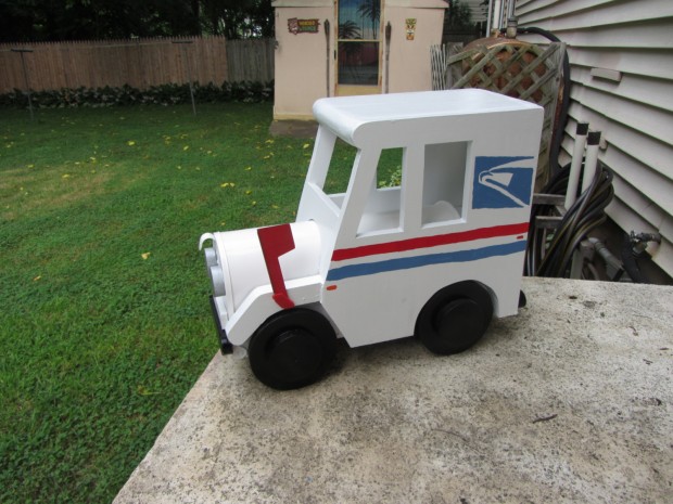 24 Creative & Funny Handmade Mailbox Designs (20)