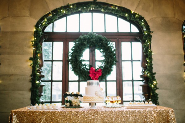 24 Dreamy New Year’s Eve Wedding Ideas (5)