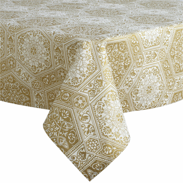 22 Tablecloths for Perfect Table Decoration