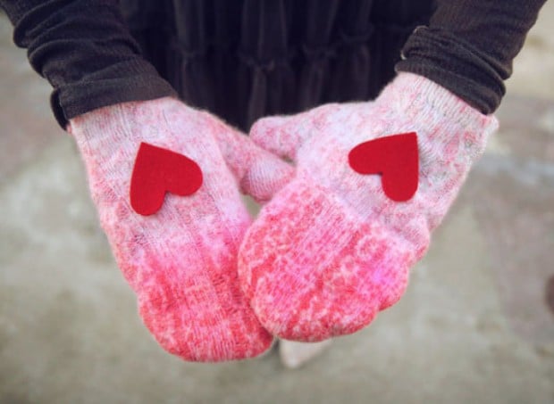 18 Adorable DIY Clothes and Accessories Projects for Valentine’s Day (12)